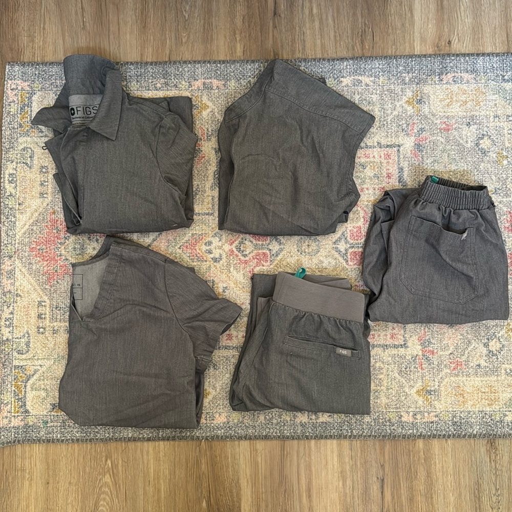 •• SOLD•• FIGS BUNDLE tops and bottoms